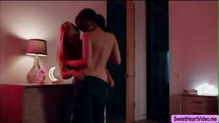 MILF Sarah Vandella yn olaf yn llyfu pussy gyda Bywyd Gwyllt