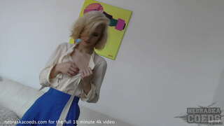 Bela blonda knabino donanta ultra hot strip tease stranga objekto botelo inserción krea porn