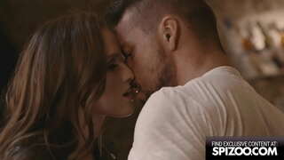 Vitka Ljepotica Obožava Igrati Sa Strancima