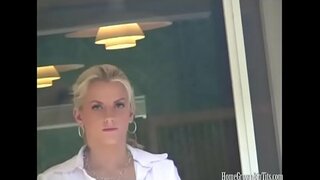 Sexy blonde kunye omkhulu yendalo boobs fucks boyfriend yakhe yi-echibini