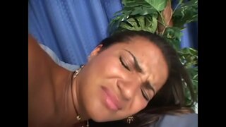 Ittrattat latina Claudia Minnnaħa jieħu iswed wet tagħha Ittrattat latina Claudia Minnnaħa jieħu iswed wet tagħha